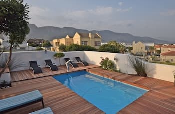 Dolphin House Apartments