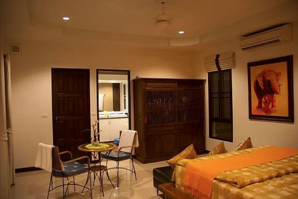 4 Bedroom Private Bali Style Villa HH1