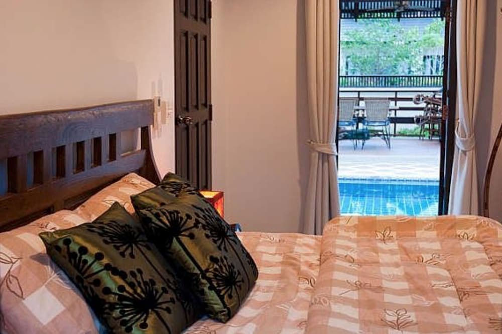 4 Bedroom Private Bali Style Villa HH1