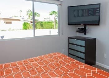 Desert Chill 5 Bedroom Home by Redawning