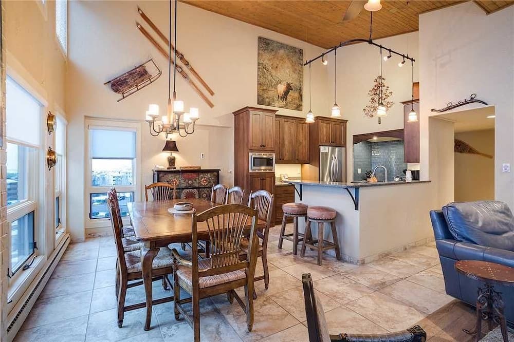 Dulany At Gondola 504