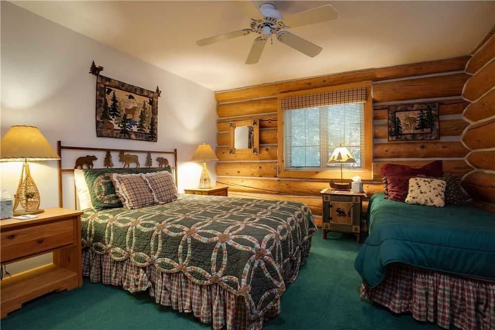 Links and Logs Chalet