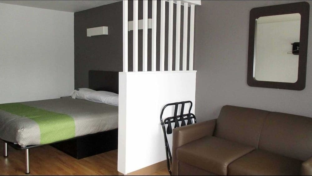 Studio 6 Alexandria, LA