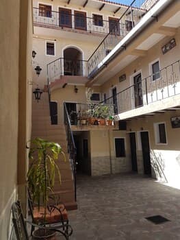 Alojamiento El Turista - Hostel