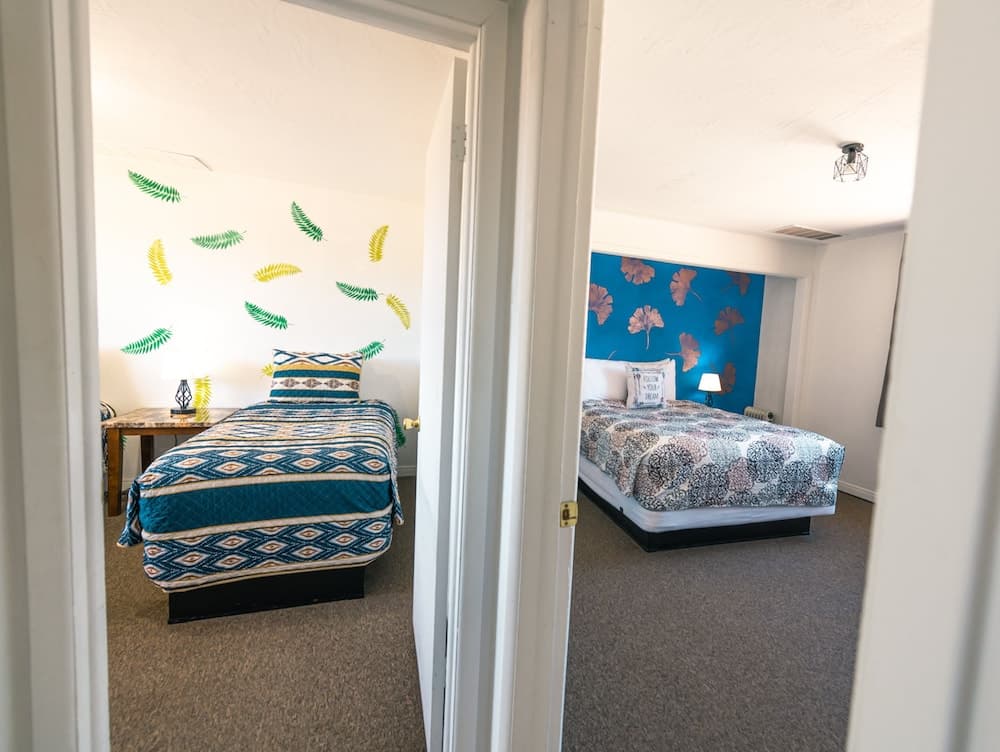 1 or 3 Bedroom Apartment with Full Kitchen