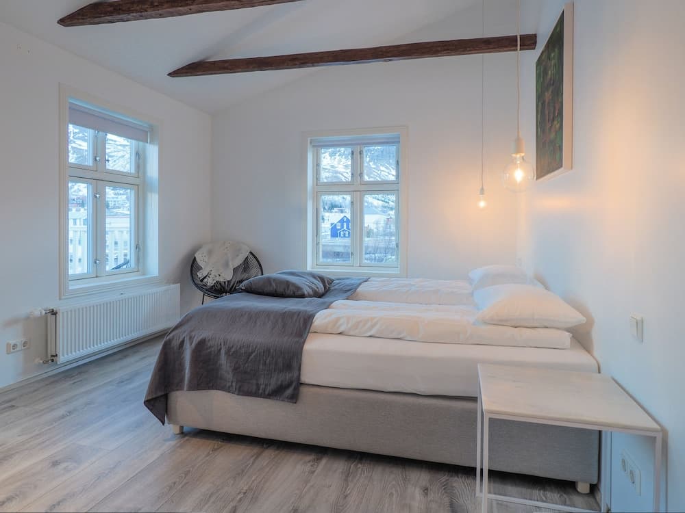 Við Lónið guesthouse