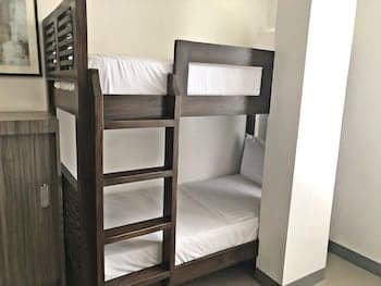 Anton's Loft Designer Resort Pansol