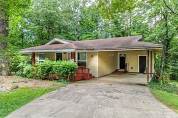 Green Friendly Home With Free Wifi and Energy Saver Features - Unit 0302 by Redawning