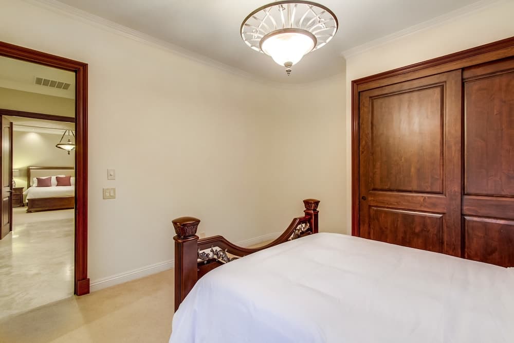 Tropical 5BR La Jolla Retreat by NamaStay