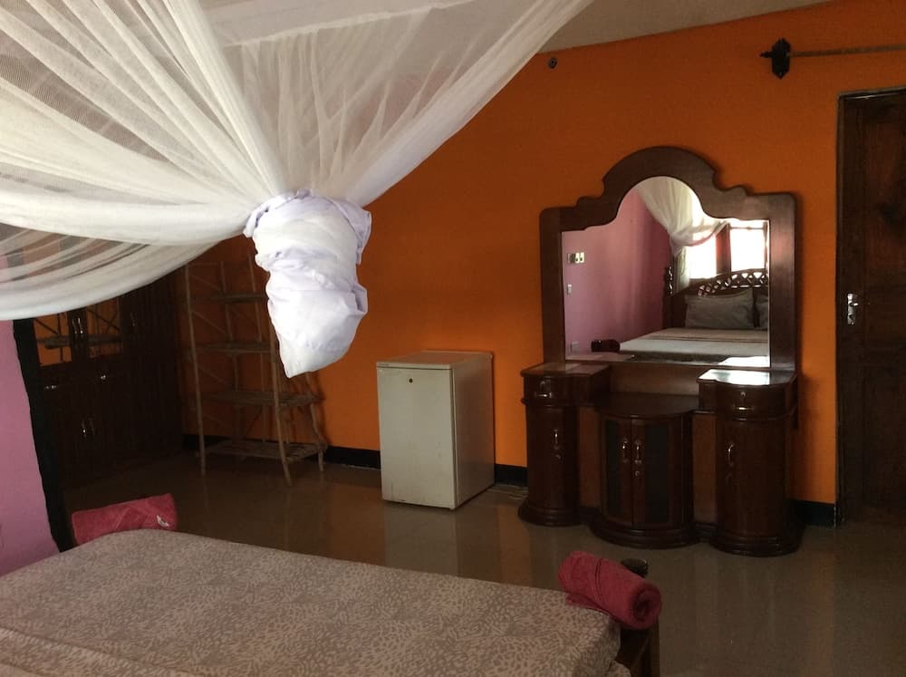 Kajibange bar and guesthouse