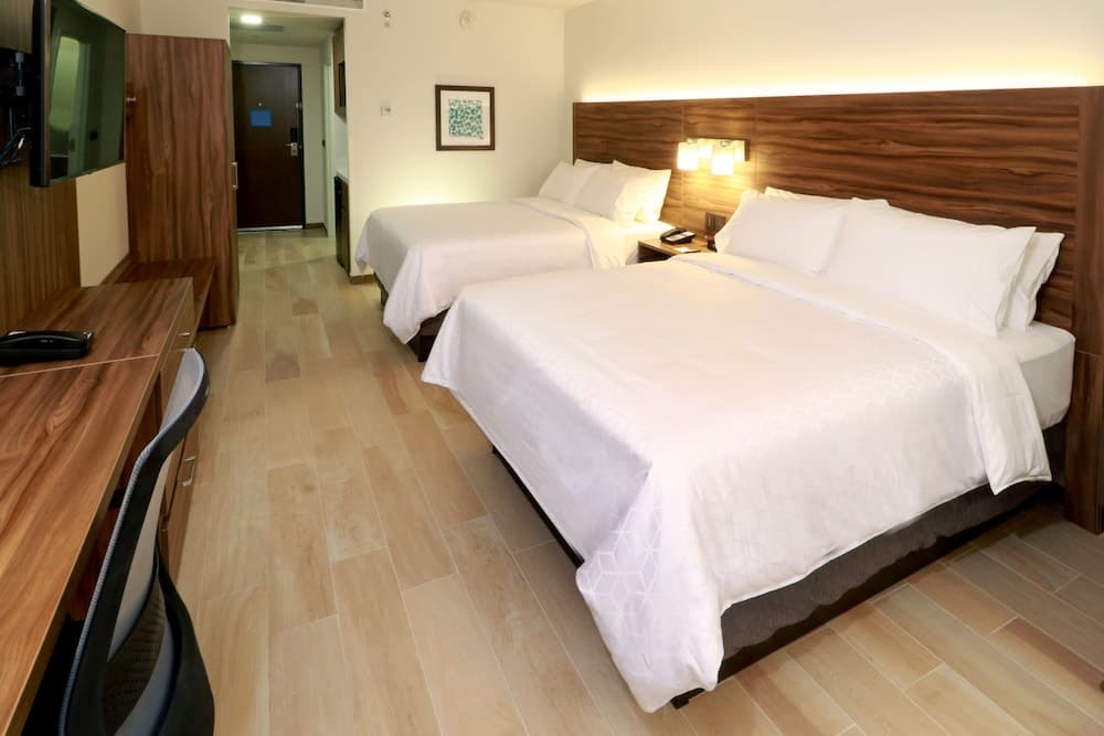 Holiday Inn Express & Suites Playa Del Carmen by IHG