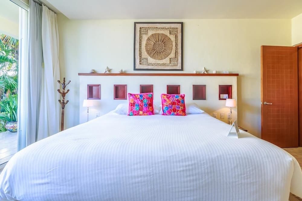 Ixchel - Ground Floor One Bedroom Suite 2108