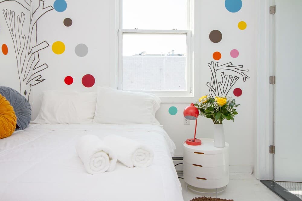 The High Tide Studio #2 Studio Bedroom Hotel Room by Redawning