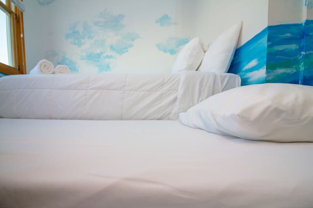 The High Tide Studio #6 Studio Bedroom Hotel Room by Redawning