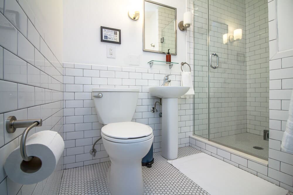 The High Tide Studio #6 Studio Bedroom Hotel Room by Redawning