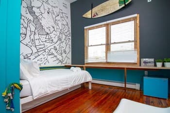 The High Tide Studio #5 Studio Bedroom Hotel Room by Redawning