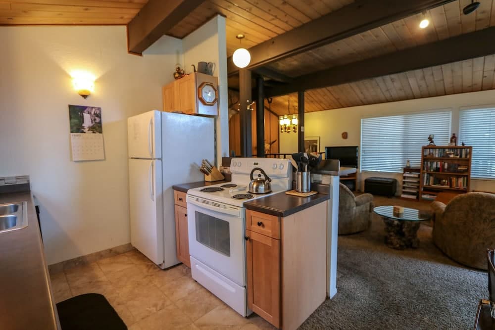 Timberline 44 Cozy and Quiet, Corner Unit, Lots of Natural Light by RedAwning