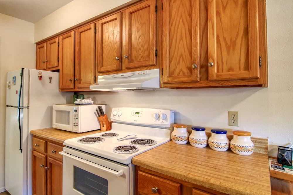 Courtyard #226 1 Bedroom Condo by Redawning