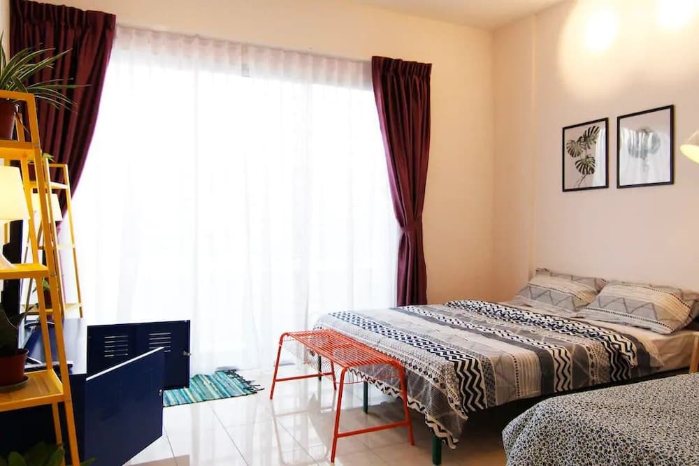 YO.OM Colorful Family Home 3 Pax