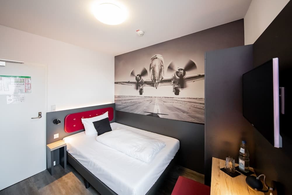 SMARTY Airport Cologne Hotel