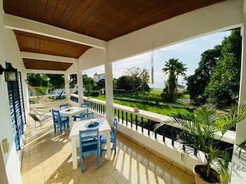 La Perla de Farallon Bed and Breakfast