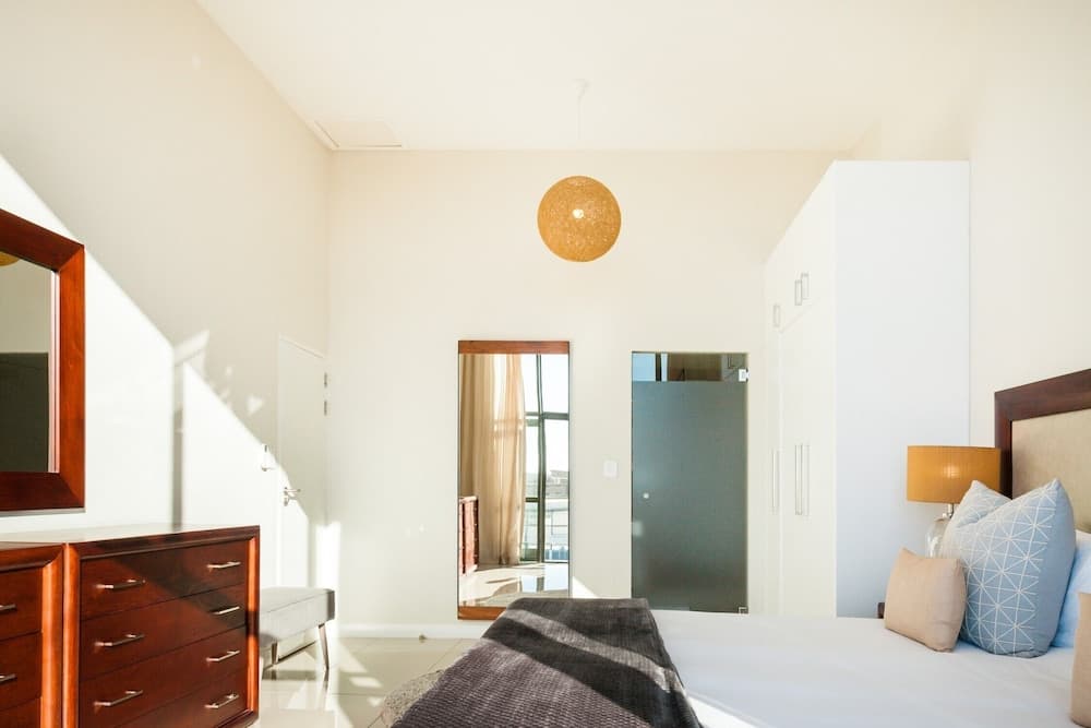 Hillhouse Penthouse 7th Floor