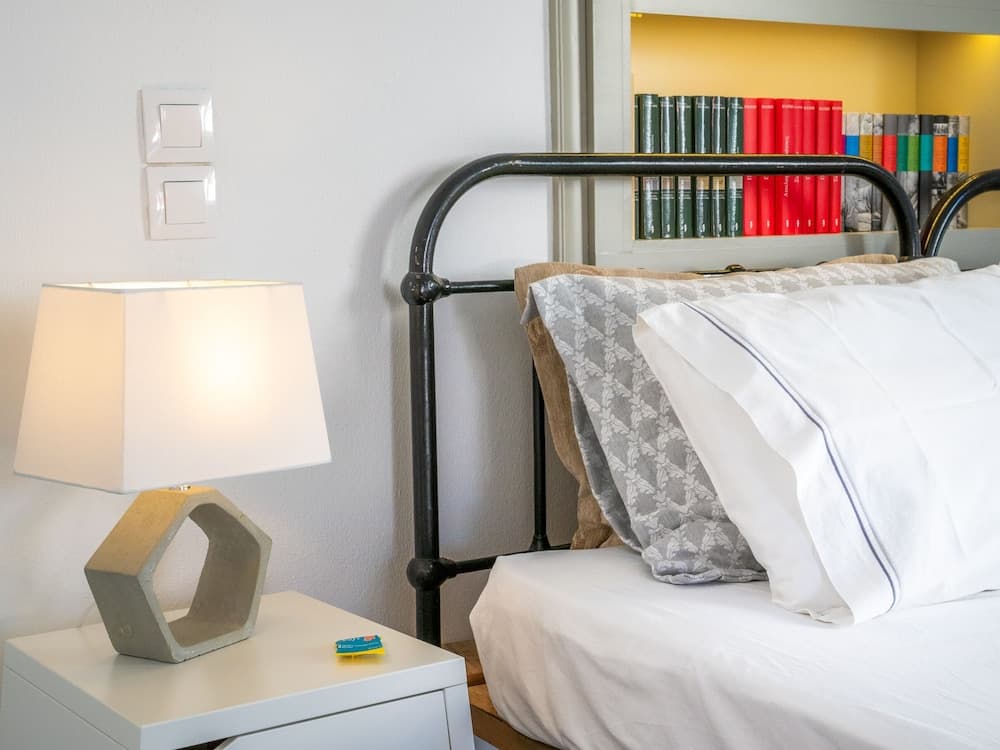 The Roof - Flat Sea View in Aegina Town