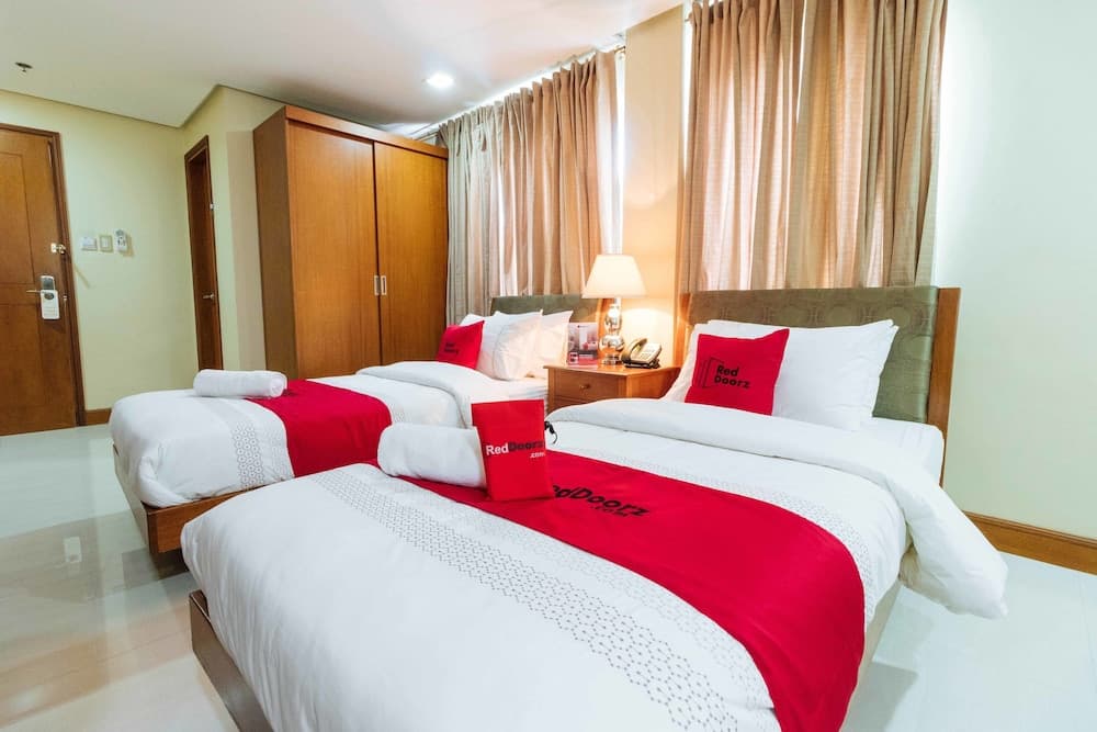RedDoorz Plus near Vito Cruz Manila