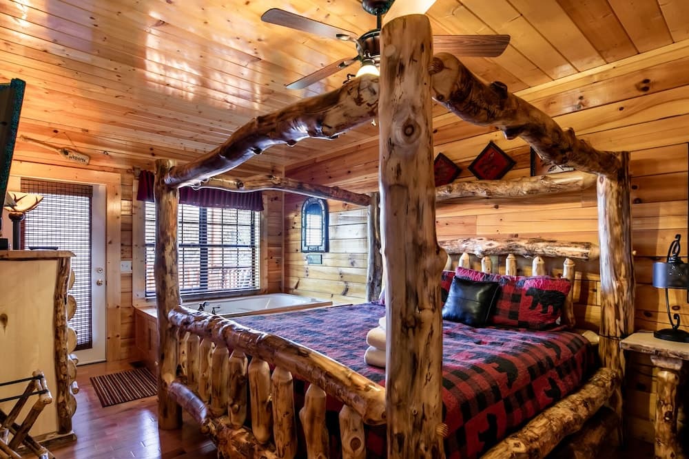 SmokyStays Bears Den Cabin
