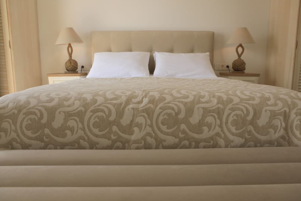 Theasis Luxury Suites