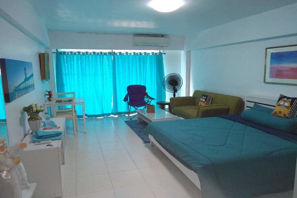 Grand View Condo by Zhang Shunzi