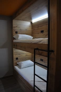 Full House Capsule Hostel