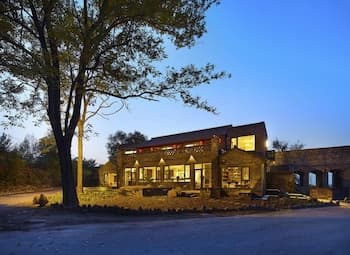 Yuanxiangli Sansi Inn