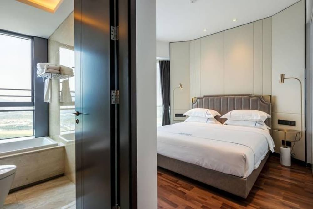 Platinum Stearns Hotel