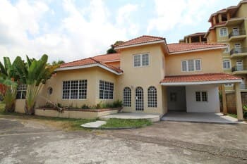 Belleh23 Kingston Creative Guesthouse