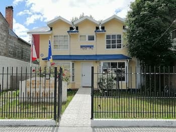 Refugio Bulnes Hostal