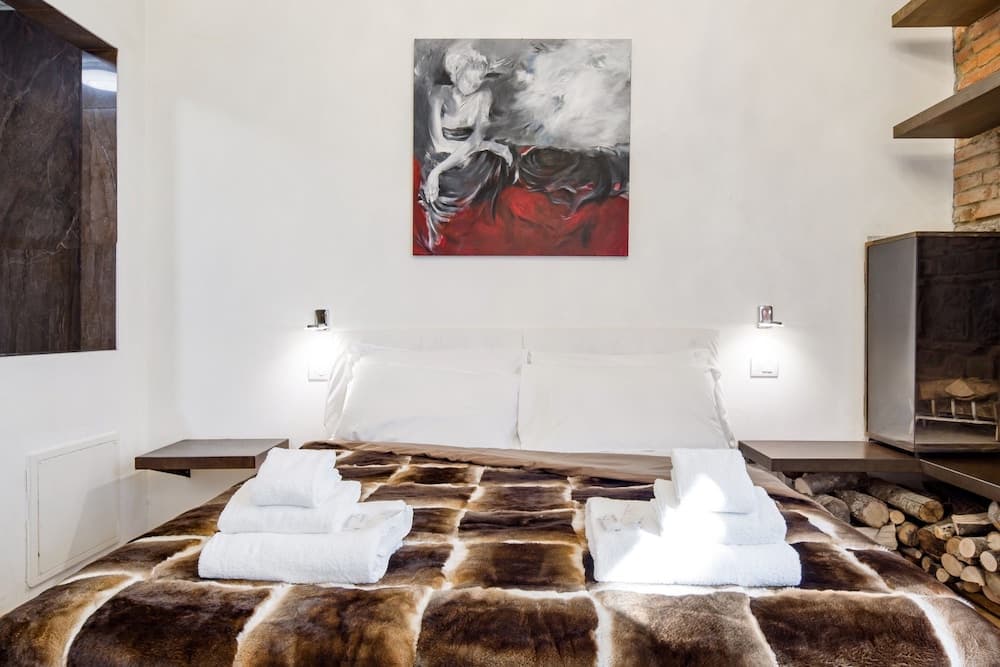 Luxury 2 Bedroom Apartment with Hot Tub - Florence City Center