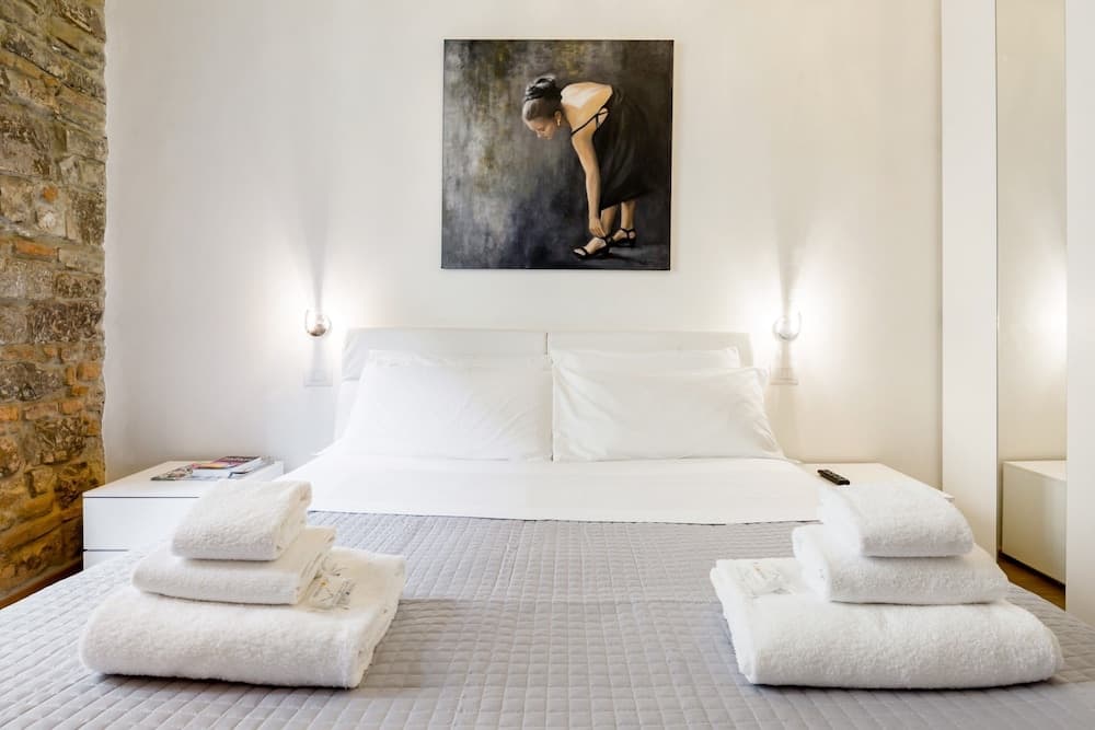 Luxury 2 Bedroom Apartment with Hot Tub - Florence City Center