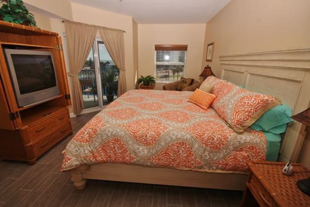 Oceanwalk 3-403 Apartment 3