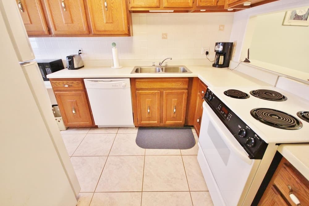 Sea Coast Gardens III 113 Apartment 2