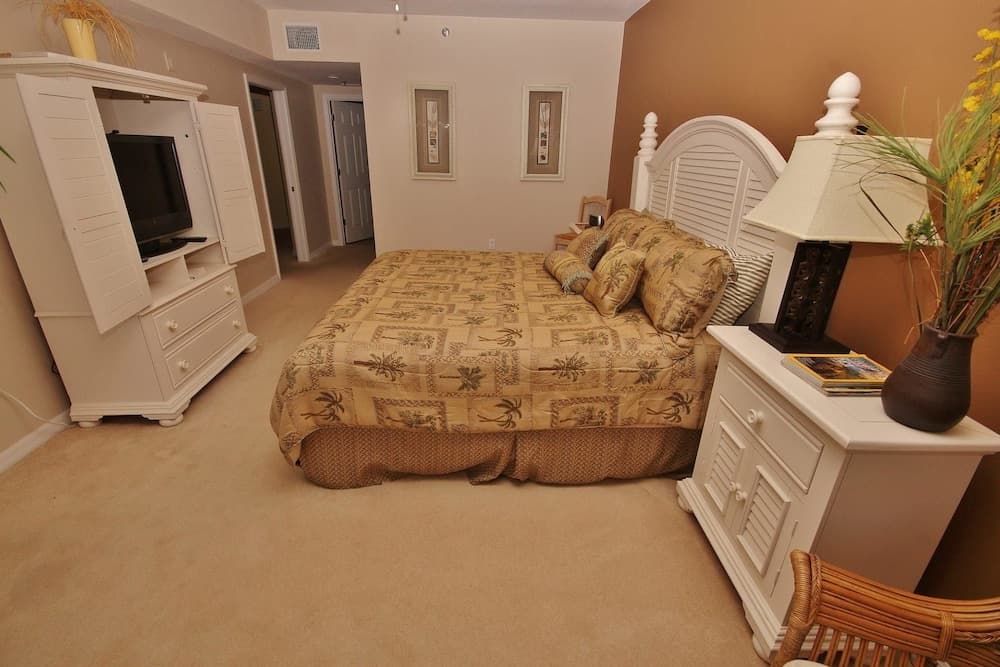 Oceanwalk 2-305 Apartment 3