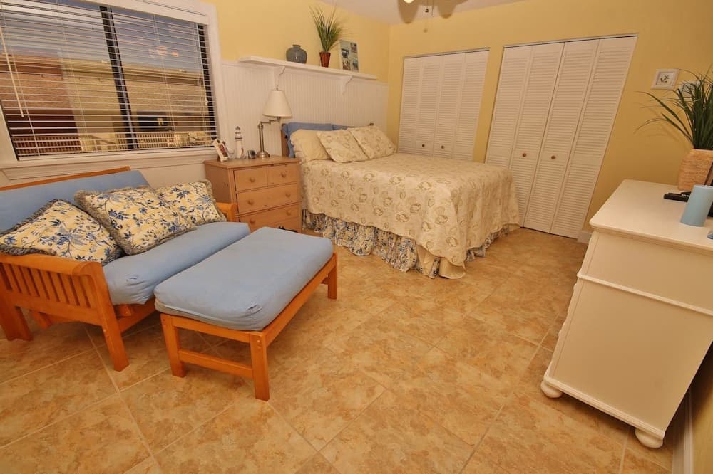 Oceanside Village E3 Apartment 2