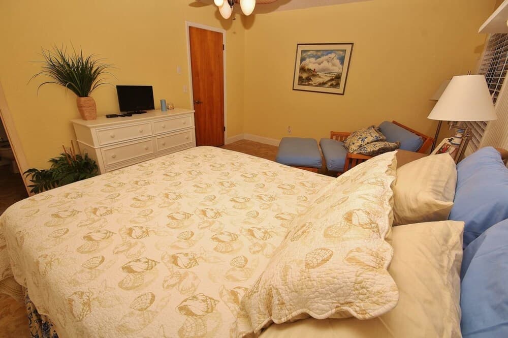 Oceanside Village E3 Apartment 2