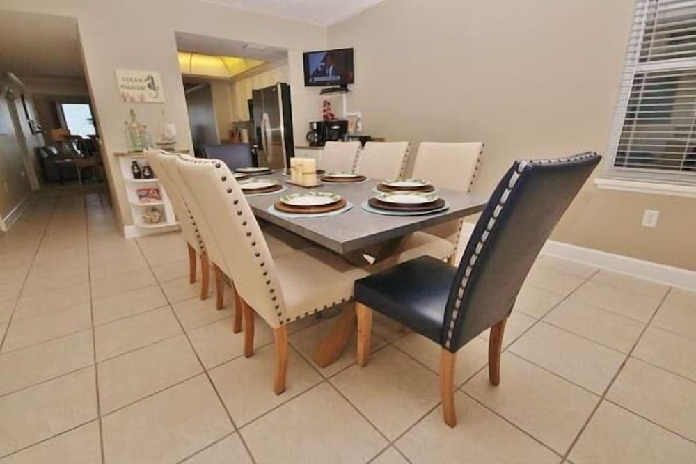 Daytona Towers Grande Unit 702 Apartment 2