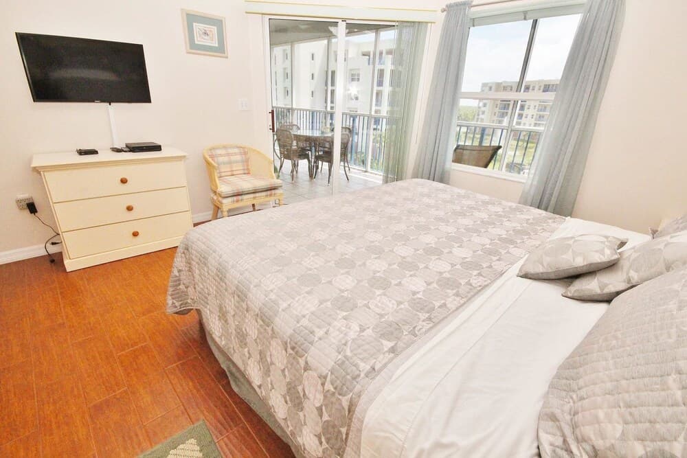 Oceanwalk 1-403 Apartment 2