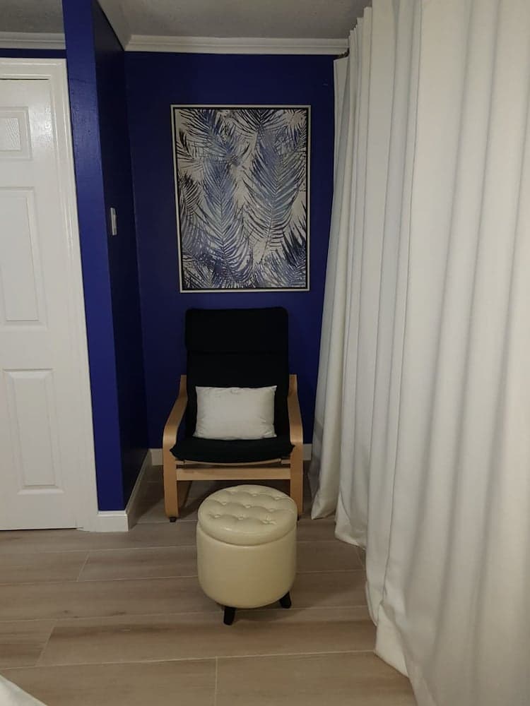 New Kingston Apt at Kensington Court