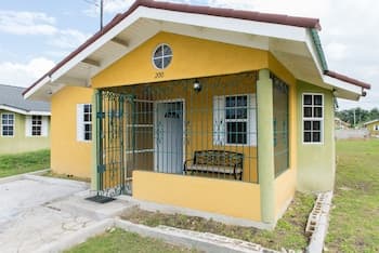 Ocho Rios Beach House at Dax Hall
