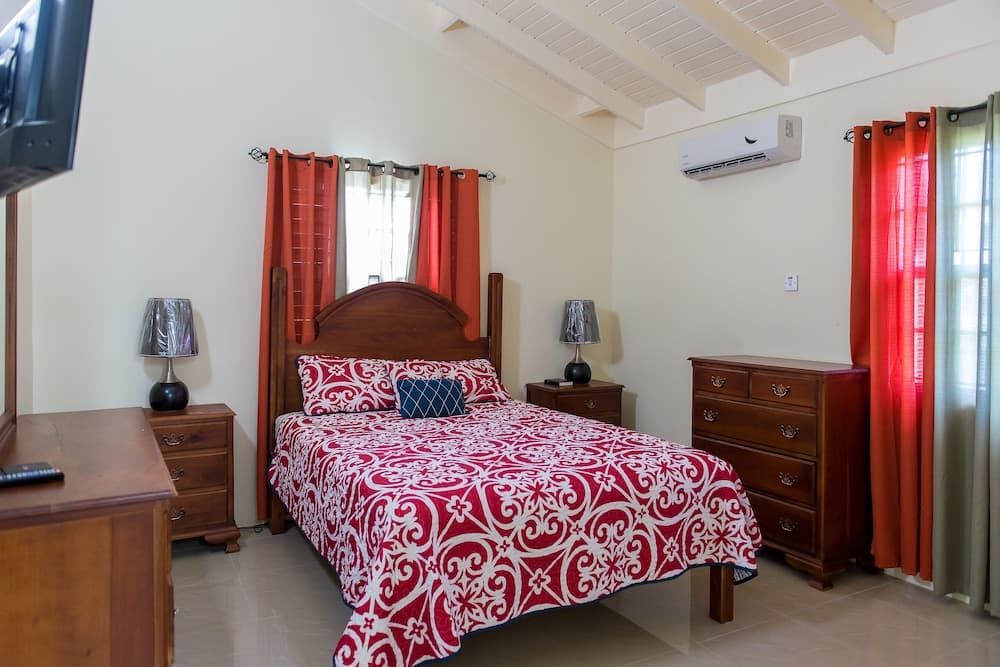 Ocho Rios Beach House at Dax Hall