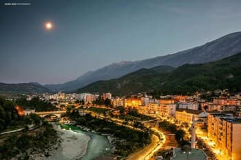 Gold Guest House & Bar