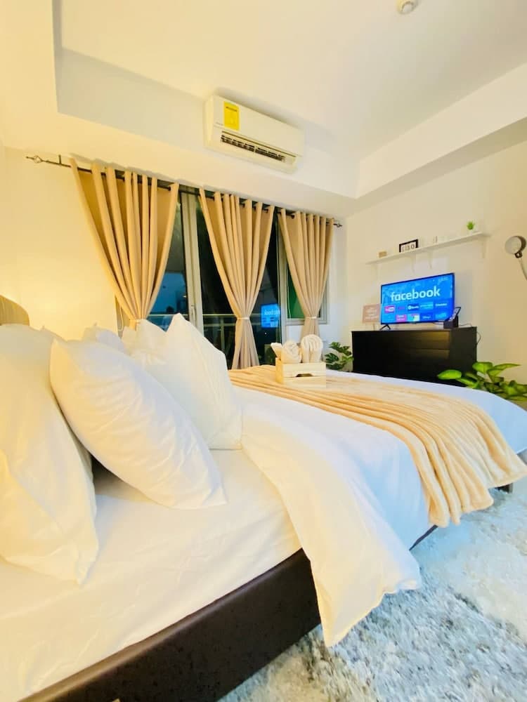 Azure Beach Club Paris Hilton